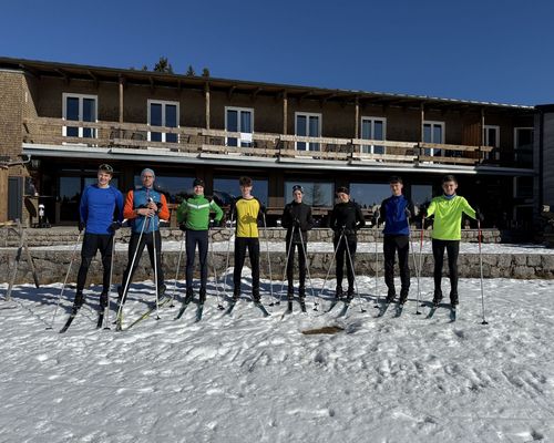 Läufer:innen beim Skilanglauf am Herzogenhorn