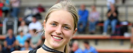 Elisabeth Nawroth und Teresie Hess auf Mehrkampf-Podium